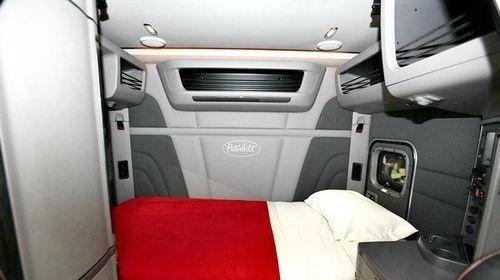 国产货车生活舱视频讲解,移动家的舒适体验